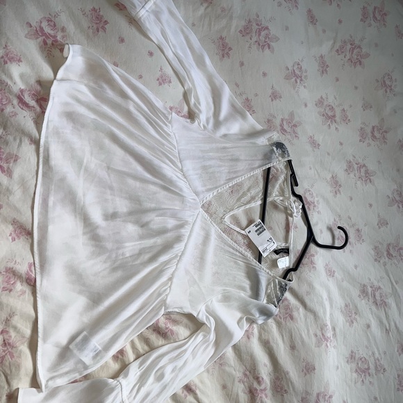 H&M white flowy top - Picture 6 of 7
